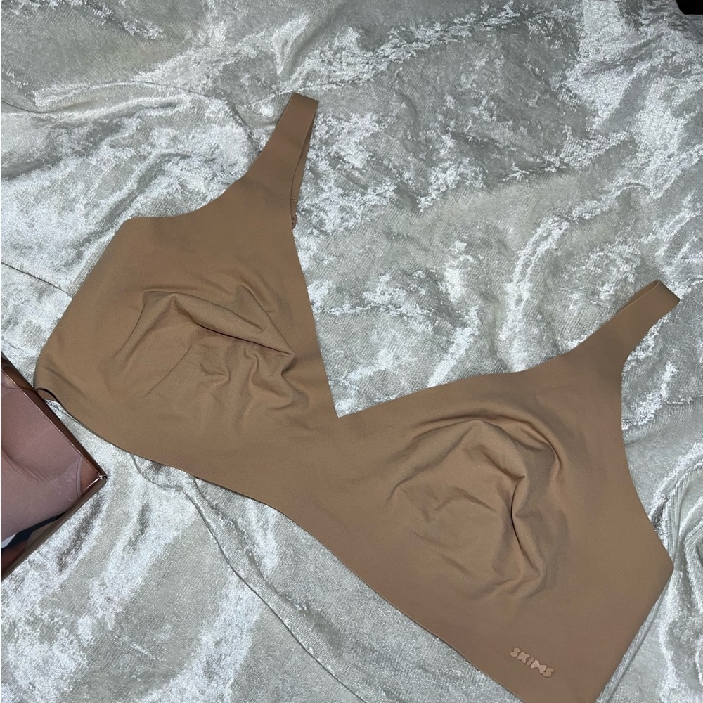 Skims naked plunge bra CLAY SZ L